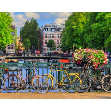 Lais Puzzle - Wunderschöne farbenfrohe Sommerblumen und Fahrräder auf einer Brücke an den berühmten Grachten des Weltkulturerbes in Amsterdam, Niederlande - 40, 100, 200, 500, 1.000 & 2.000 Teile