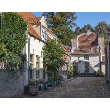 Lais Puzzle - Kleine Straße mit alten kleinen und authentischen Häusern und Blumen im Zentrum von Elburg in den Niederlanden - 40, 100, 200, 500, 1.000 & 2.000 Teile