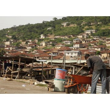 Lais Puzzle - Eine typische alte Stadt im Westen Nigerias - 1.000 Teile