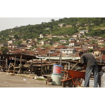 Lais Puzzle - Eine typische alte Stadt im Westen Nigerias - 2.000 Teile