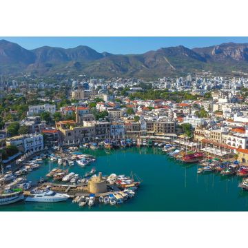 Lais Puzzle - Kyrenia (Girne) ist eine Stadt an der Nordküste Zyperns, bekannt für ihre kopfsteingepflasterte Altstadt und den hufeisenförmigen Hafen - 1.000 Teile