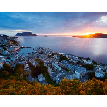 Lais Puzzle - Bunte Sonnenuntergang in Alesund Hafenstadt an der Westküste von Norwegen. Ort, wo das Meer auf die Berge trifft - 40, 100, 200, 500, 1.000 & 2.000 Teile