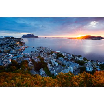 Lais Puzzle - Bunte Sonnenuntergang in Alesund Hafenstadt an der Westküste von Norwegen. Ort, wo das Meer auf die Berge trifft - 2.000 Teile