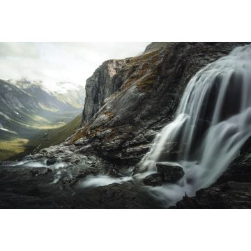 Lais Puzzle - Wasserfall zwischen scharfkantigen Felsen, in Norwegen - 2.000 Teile