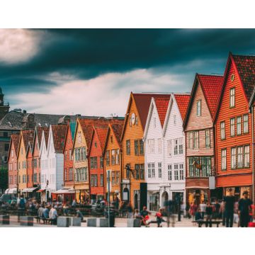 Lais Puzzle - Bergen, Norwegen. Touristen Menschen Besuch Historisches Wahrzeichen Häuser in Bryggen - Hanseatische Werft in Bergen, Norwegen. UNESCO-Weltkulturerbe - 40, 100, 200, 500, 1.000 & 2.000 Teile