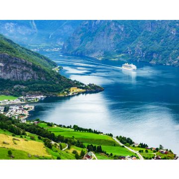 Lais Puzzle - Atemberaubender Blick auf den Sunnylvsfjord und das Kreuzfahrtschiff in der Nähe des Dorfes Geiranger in Westnorwegen - 40, 100, 200, 500, 1.000 & 2.000 Teile