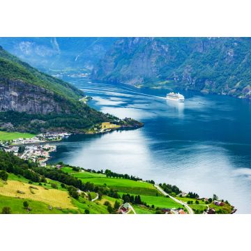 Lais Puzzle - Atemberaubender Blick auf den Sunnylvsfjord und das Kreuzfahrtschiff in der Nähe des Dorfes Geiranger in Westnorwegen - 1.000 Teile