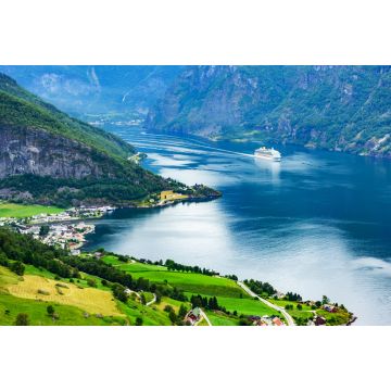 Lais Puzzle - Atemberaubender Blick auf den Sunnylvsfjord und das Kreuzfahrtschiff in der Nähe des Dorfes Geiranger in Westnorwegen - 2.000 Teile