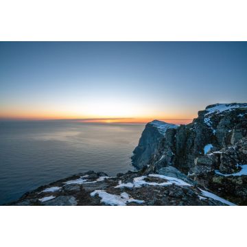 Lais Puzzle - Landschaftsaufnahme von Ryten mit Blick nach Westen zum Sonnenuntergang auf den Lofoten in Norwegen während der blauen Stunde - 2.000 Teile