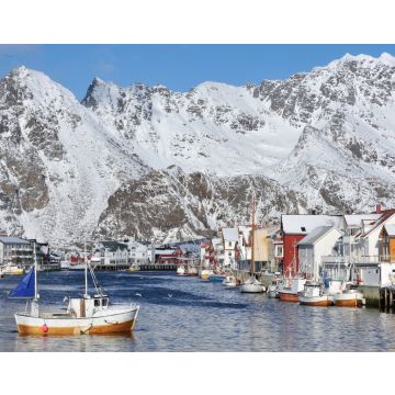Lais Puzzle - Jachthafen und Stadt vor schneebedecktem Gebirge, Norwegen - 40, 100, 200, 500, 1.000 & 2.000 Teile