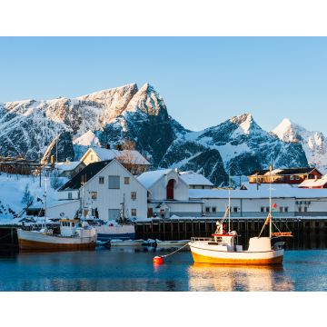 Lais Puzzle - Fischerboot in einem kleinen Fischereihafen im Winter, Lofoten, Norwegen - 40, 100, 200, 500, 1.000 & 2.000 Teile