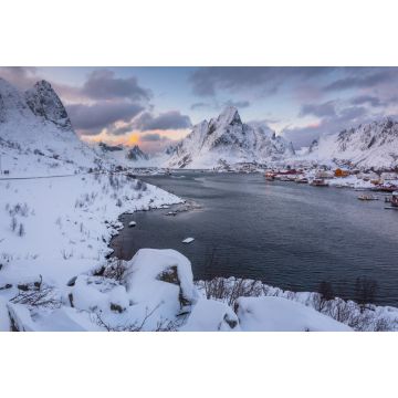 Lais Puzzle - Blick auf die beeindruckende Winterlandschaft der Lofoten mit Bergen und Fjorden im wunderschönen goldenen Morgenlicht bei Sonnenaufgang, Norwegen - 2.000 Teile