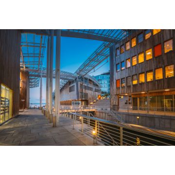 Lais Puzzle - Oslo, Norwegen. Astrup Fearnley Museum für moderne Kunst, mehrstöckige Wohnhäuser in Aker Brygge Bezirk im Sommer Abend - 2.000 Teile