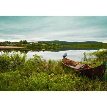 Lais Puzzle - Ein Holzboot am Ufer des Flusses Kárášjohka in Karasjok, Norwegen - 1.000 Teile