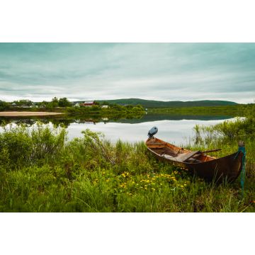 Lais Puzzle - Ein Holzboot am Ufer des Flusses Kárášjohka in Karasjok, Norwegen - 2.000 Teile