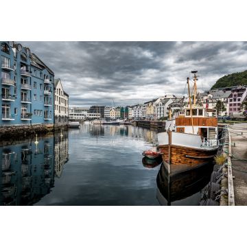 Lais Puzzle - Boot am Pier in Aalesund in Norwegen - 2.000 Teile