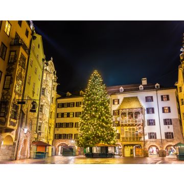 Lais Puzzle - Weihnachtsbaum im Stadtzentrum von Innsbruck - Österreich - 40, 100, 200, 500, 1.000 & 2.000 Teile