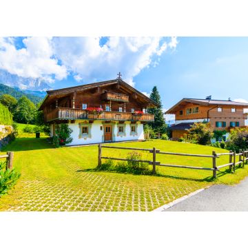 Lais Puzzle - Traditionelle Alpenhäuser im Dorf Going am Wilden Kaiser an einem schönen sonnigen Sommertag, Tirol, Österreich - 1.000 Teile
