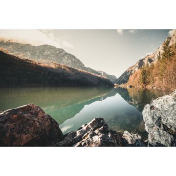 Lais Puzzle - Berg- und Seenlandschaft mit Spiegelung im Herbst am Leopoldsteiner See - 2.000 Teile