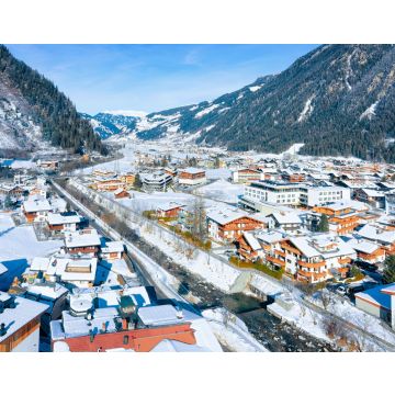 Lais Puzzle - Panorama des Skigebiets Mayrhofen mit dem Fluss Ziller in Tirol im Zillertal in Österreich in den Winteralpen - 40, 100, 200, 500, 1.000 & 2.000 Teile