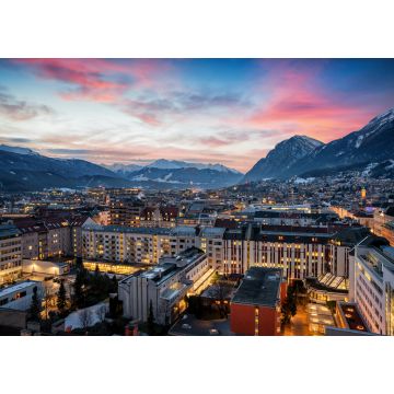 Lais Puzzle - Panoramablick auf Innsbruck in den Alpen Österreichs im Winter am Abend nach Sonnenuntergang mit Schnee und Wolken - 1.000 Teile