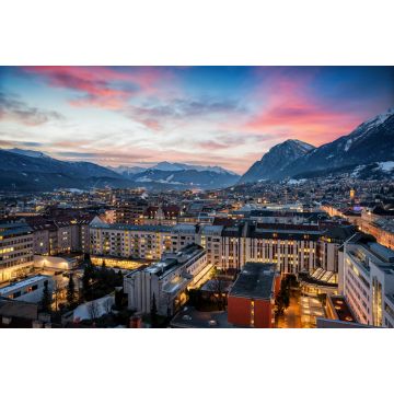 Lais Puzzle - Panoramablick auf Innsbruck in den Alpen Österreichs im Winter am Abend nach Sonnenuntergang mit Schnee und Wolken - 2.000 Teile
