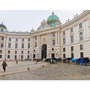 Lais Puzzle - Menschen im St. Michael Flügel der Hofburg in Wien - 40, 100, 200, 500, 1.000 & 2.000 Teile