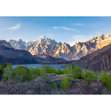 Lais Puzzle - Tupopdan-Berg, auch bekannt als Passu Cones oder Passu Cathedral, große Felsen überall und blaues Kristall des Hunza-Flusses bei Sonnenuntergang, Nordpakistan - 1.000 Teile