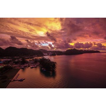 Lais Puzzle - Sonnenuntergang in Koror, Palau. Mikronesien. Bunter Himmel und bewölkter Abendhimmel - 2.000 Teile