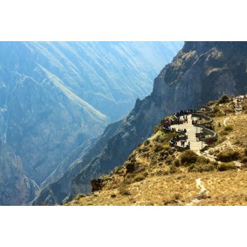 Lais Puzzle - Touristen am Aussichtspunkt Cruz Del Condor, Colca-Schlucht, Peru - 2.000 Teile