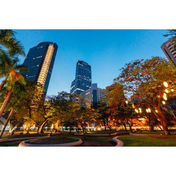 Lais Puzzle - Ayala Triangle Park in der Mitte von Makati City, Philippinen - 2.000 Teile