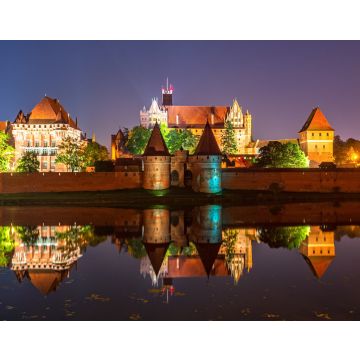 Lais Puzzle - Schloss Malbork von der anderen Seite des Flusses Nogat bei Nacht. Polen - 40, 100, 200, 500, 1.000 & 2.000 Teile