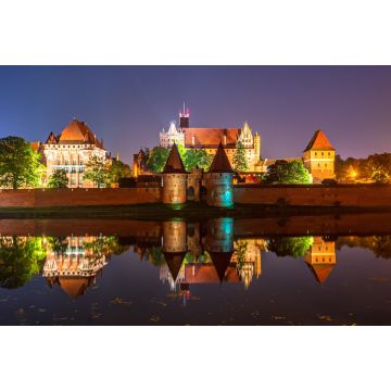 Lais Puzzle - Schloss Malbork von der anderen Seite des Flusses Nogat bei Nacht. Polen - 2.000 Teile