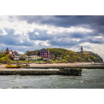 Lais Puzzle - Blick auf Niechorze, kleines Dorf an der Ostseeküste mit Leuchtturm im Hintergrund, Polen - 1.000 Teile