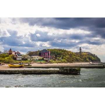 Lais Puzzle - Blick auf Niechorze, kleines Dorf an der Ostseeküste mit Leuchtturm im Hintergrund, Polen - 2.000 Teile