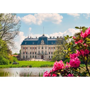 Lais Puzzle - Schönes historisches Schloss in bunter Frühlingslandschaft. Neobarockes Schloss in einem Park in Pszczyna in Polen - 1.000 Teile