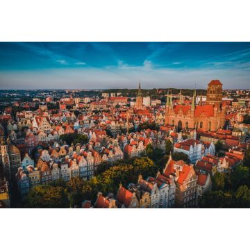 Lais Puzzle - Danzig (Gdansk) ist eine Stadt in Polen. Danzig in den Morgenstrahlen, die Sonne wird von den Dächern der Altstadt reflektiert - 2.000 Teile