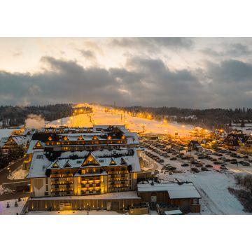 Lais Puzzle - Bania Hotel und Skigebiet in Bialka, Polen im Winter - 1.000 Teile