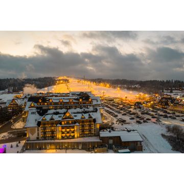 Lais Puzzle - Bania Hotel und Skigebiet in Bialka, Polen im Winter - 2.000 Teile