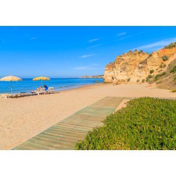 Lais Puzzle - Spaziergang am schönen Sandstrand Praia da Rocha und zwei Sonnenschirme in der Ferne, Region Algarve, Portugal - 1.000 Teile