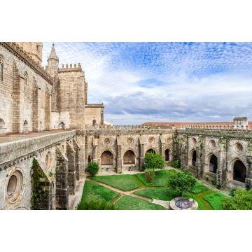 Lais Puzzle - Kreuzgang der Kathedrale von Evora, der größten Kathedrale Portugals. Romanische und gotische Architektur. UNESCO-Weltkulturerbe - 2.000 Teile