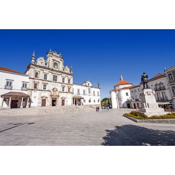 Lais Puzzle - Platz Sa da Bandeira mit Blick auf die Kathedrale von Santarem, auch bekannt als Kirche Nossa Senhora da Conceicao, erbaut im manieristischen Stil des 17. Portugal - 2.000 Teile
