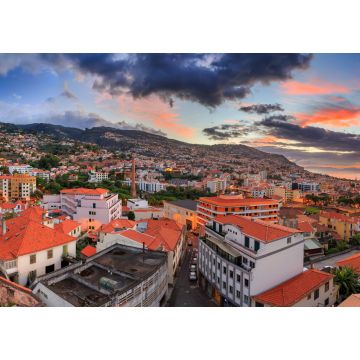 Lais Puzzle - Schönes Stadtpanorama der Skyline der Stadt Funchal auf der Insel Madeira bei Sonnenaufgang im Sommer - 1.000 Teile