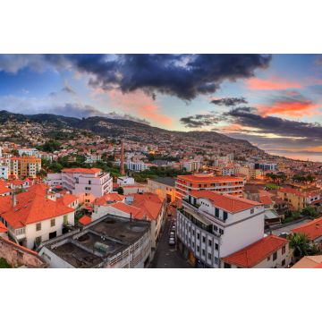 Lais Puzzle - Schönes Stadtpanorama der Skyline der Stadt Funchal auf der Insel Madeira bei Sonnenaufgang im Sommer - 2.000 Teile