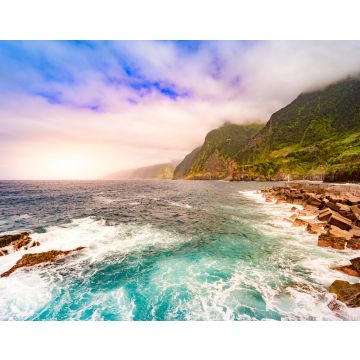 Lais Puzzle - Wunderschöner Blick auf die wilde Küstenlandschaft mit den Brautschleierfällen (Veu da noiva) an der Ponta do Poiso auf der Insel Madeira. In der Nähe von Porto Moniz, Blick von Seixal, Portugal - 40, 100, 200, 500, 1.000 & 2.000 Teile