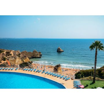 Lais Puzzle - Leerer Swimmingpool mit Blick auf den Strand Cova Redonda an der Algarve, Portugal, im Sommer - Thema Urlaubsparadies - 1.000 Teile