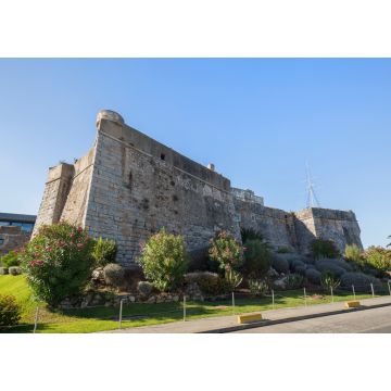 Lais Puzzle - Alte Steinmauern der Zitadelle von Cascais (Cidadela de Cascais) in Cascais, Portugal, an einem sonnigen Tag im Sommer - 1.000 Teile