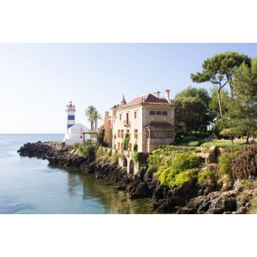 Lais Puzzle - Schöne Aussicht auf den Strand, den Leuchtturm und die Villa an einem sonnigen Tag. Cascais. Portugal - 2.000 Teile