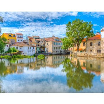 Lais Puzzle - Alte Gebäude in Viseu, die sich in einem örtlichen Bach spiegeln, Portugal - 40, 100, 200, 500, 1.000 & 2.000 Teile