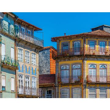Lais Puzzle - Bunte Häuserfassaden in Guimaraes, Portugal - 40, 100, 200, 500, 1.000 & 2.000 Teile